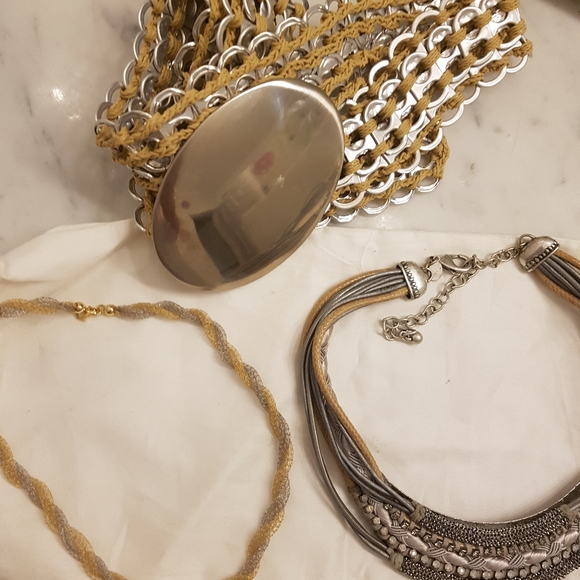 Classy gray and tan accessories with Escama Studio med- xl pop tab belt - Picture 2 of 3